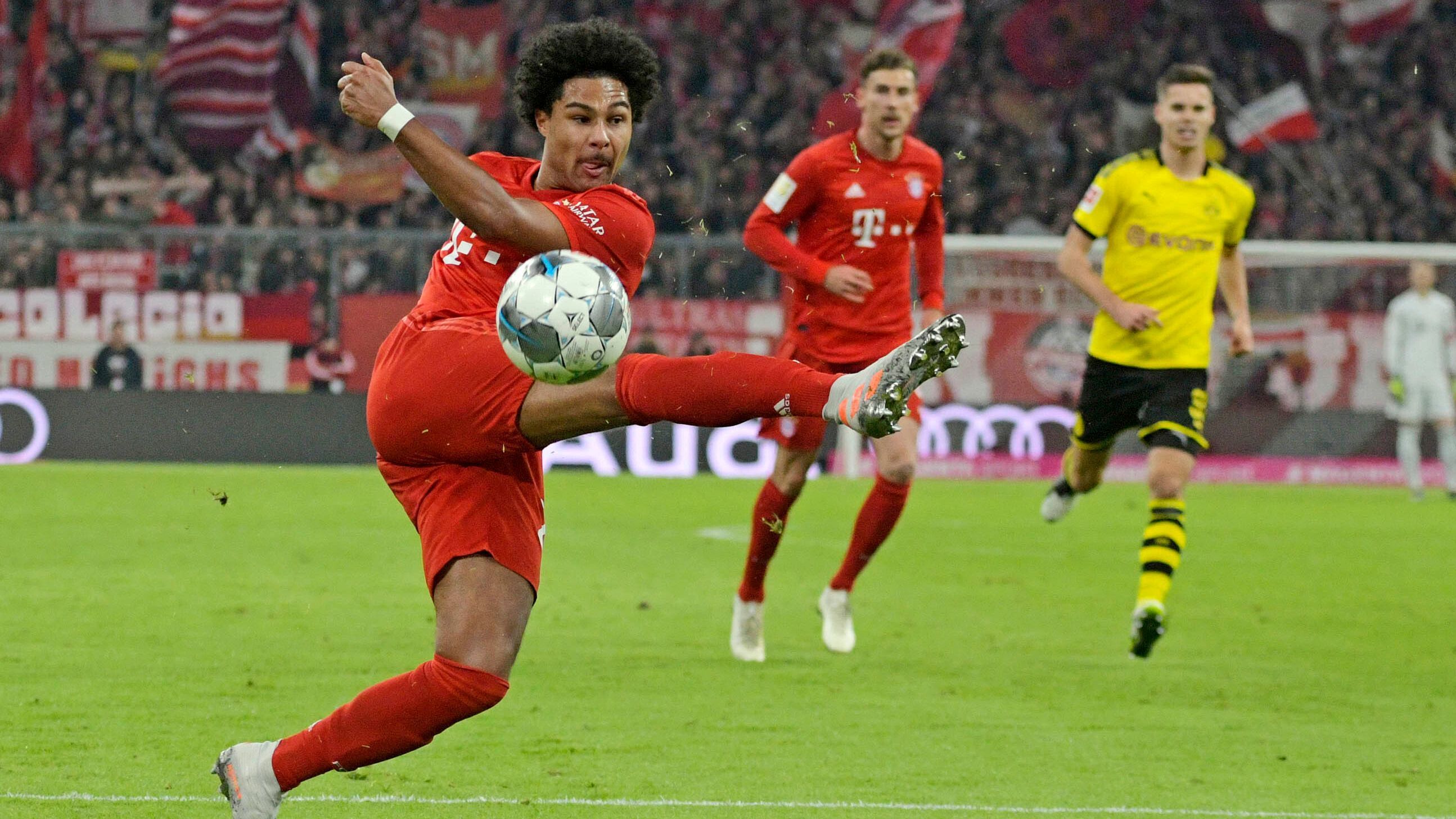 
                <strong>Serge Gnabry</strong><br>
                Wiedererstarkt. Wirbelt vorne mit Lewandowski, gewinnt einen Großteil seiner Zweikämpfe und erweist sich als sehr passsicher. Nach einem Abseitstor in Hälfte eins erzielt er nach der Pause sein 3. Saisontor. Wenige Minuten später hätte er nach einer Flanke von Coman sogar auf 3:0 erhöhen können. In der 70. Minute für Coutinhho nach einem sehr starken Spiel ausgewechselt. ran-Note: 1
              