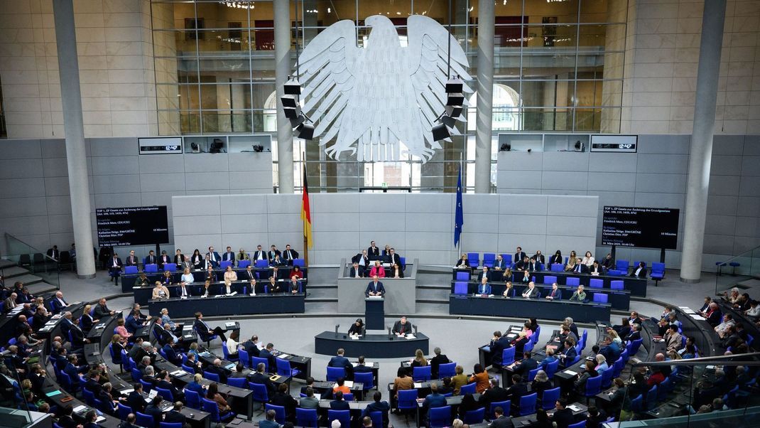 Der alte Bundestag soll am Dienstag über die Grundgesetzänderung für das geplante Finanzpaket entscheiden.