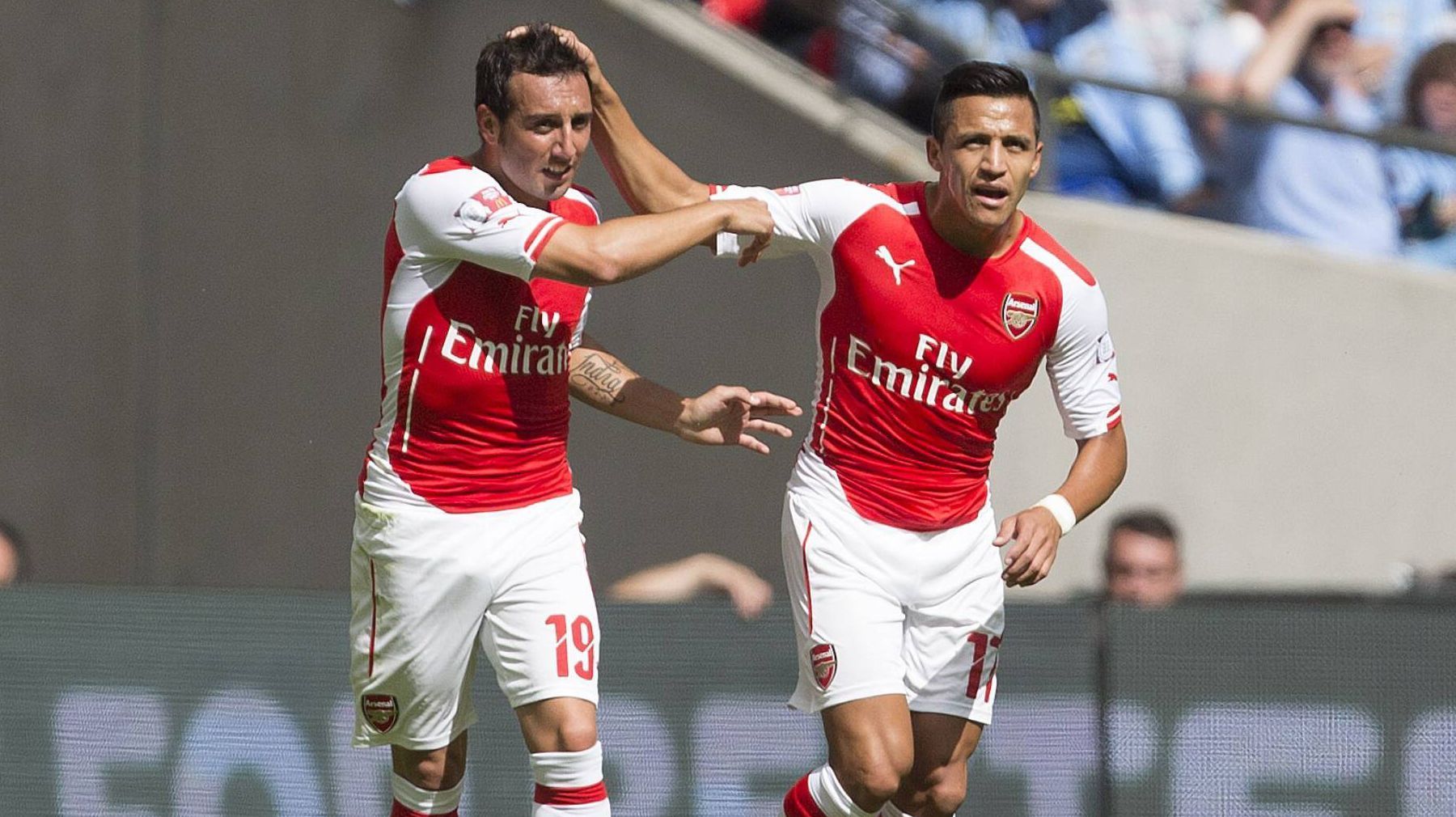 
                <strong>Santi Cazorla und Alexis Sanchez (FC Arsenal)</strong><br>
                Santi Cazorla und Alexis Sanchez (FC Arsenal): Die "Gunners" setzen ebenfalls auf doppelte Minimalisten. Cazorla (li.) und Sanchez kommen jeweils auf 1,68 Meter. Nicht nur in der Premier League zählt das Duo aber zu den Großen.
              