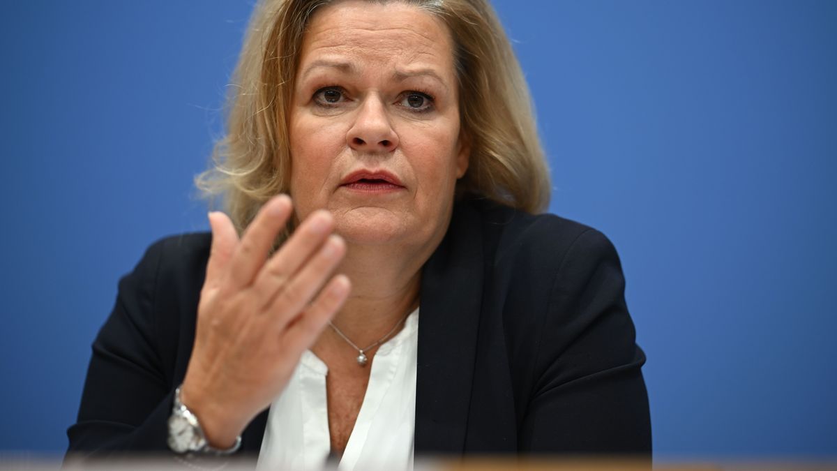 Bundesinnenministerin Nancy Faeser (SPD) sieht eine neue Dimension der Bedrohung durch Russland.