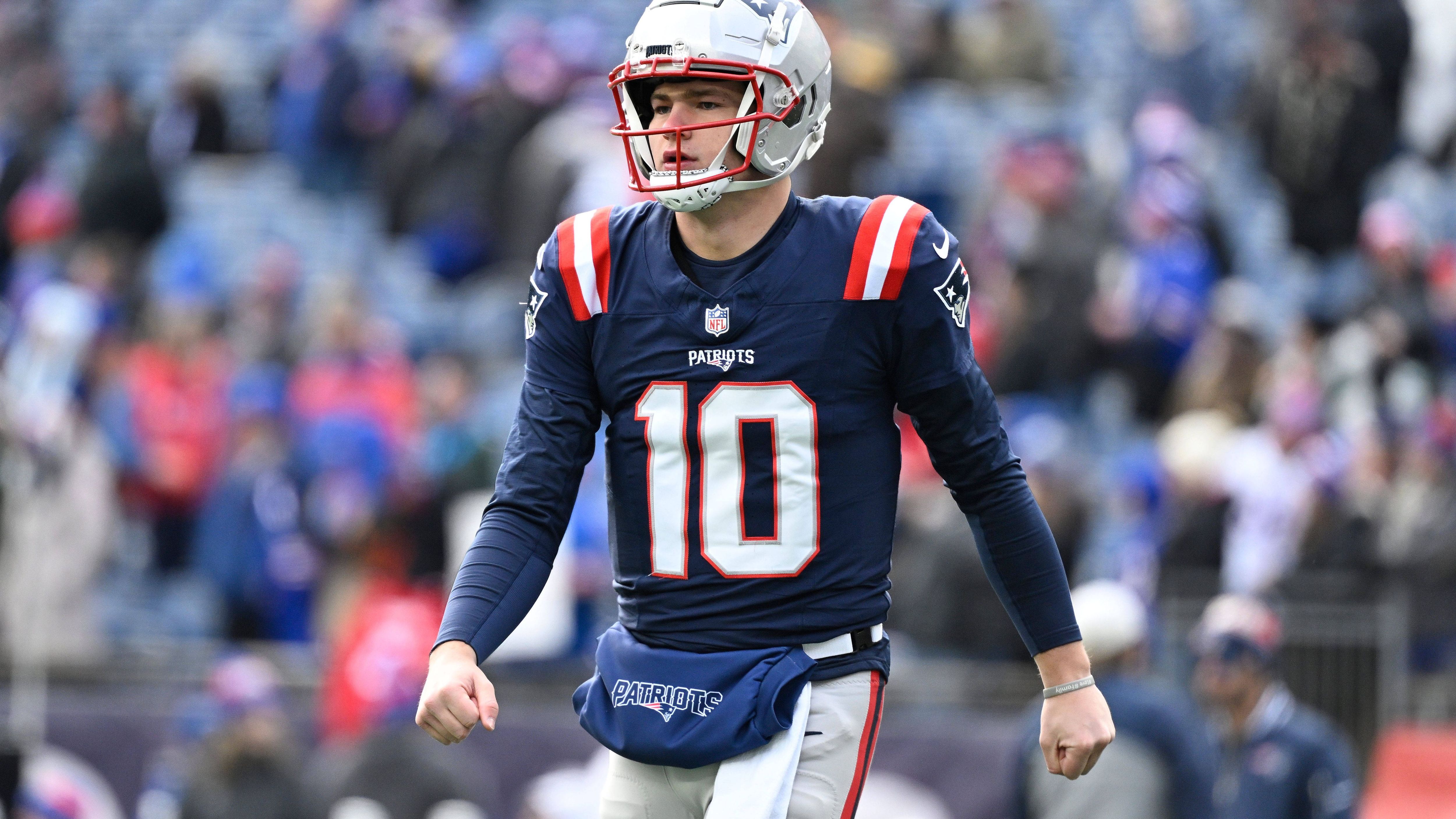 <strong>New England Patriots (AFC East)</strong><br>Die Patriots haben aufgerüstet, in der Free Agency wurde massig Geld in die Defense investiert. Im Draft folgten Youngsters für die Offense, die gleich zu Beginn einen Impact haben sollten. Außerdem hat Drake Maye gezeigt, dass er eine Menge Potenzial besitzt. Mit den Jets und den Dolphins haben die Patriots zwei schlagbare Gegner in der Division. Die Buffalo Bills sollten aber eine Nummer zu groß sein - zumindest 2025.