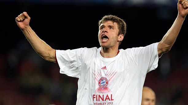<strong>200. Pflichtspiel für den FC Bayern (01.05.2013)</strong><br>Nur knapp zwei Jahre nachdem Müller die 100 Spiele-Marke knackte, durchbrach der Bayern-Profi die nächste Barriere. Gegen den FC Barcelona lief Müller zum 200. Mal für die Profis des Rekordmeisters auf. Dabei gelang den Rot-Weißen ein 3:0-Sieg im Camp Nou. Nach dem 4:0-Sieg im Hinspiel, gelang den Münchnern dadurch der Sprung in das Königsklassen-Finale. Müller traf zum abschließenden 3:0 in Barcelona.
