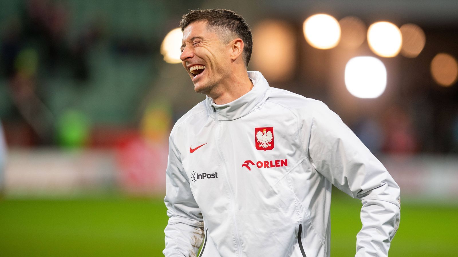 
                <strong>Polen</strong><br>
                &#x2022; Gesamtmarktwert: 255,6 Mio. Euro<br>&#x2022; Höchster Marktwert: Robert Lewandowski (FC Barcelona, im Bild, 45 Mio. Euro)<br>&#x2022; Geringster Marktwert: Artur Jedrzejczyk (Legia Warschau, 300.000 Euro)<br>
              