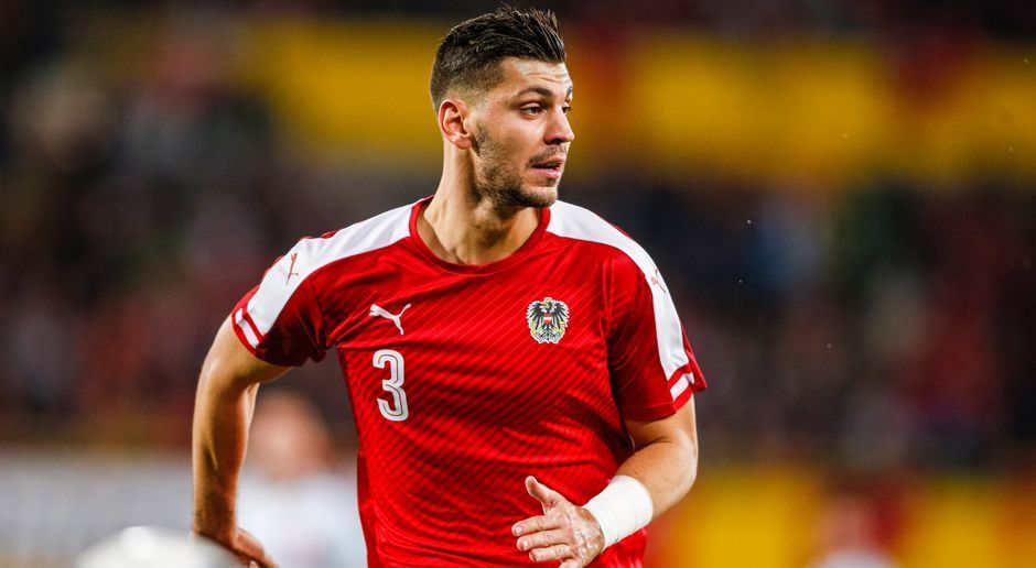 
                <strong>Aleksandar Dragovic (Zugang Bayer Leverkusen)</strong><br>
                Aleksandar Dragovic (Zugang Bayer Leverkusen): Die Werkself holt mit dem Verteidiger von Dynamo Kiew nach Ramazan Özcan und Julian Baumgartlinger bereits den dritten Österreicher im Sommer 2016. Dragovic unterschreibt beim Champions-League-Teilnehmer einen Fünfjahres-Vertrag bis zum Sommer 2021. Leverkusen überweist dafür einen zweistelligen Millionenbetrag in die Ukraine, laut "Bild" soll die Ablöse 18 Millionen Euro betragen. Bayer-Sportchef Rudi Völler sieht in diesem Transfer einen "wichtigen Baustein einer national und international konkurrenzfähigen Mannschaft. Wir haben uns in allen Wettbewerben viel vorgenommen."
              