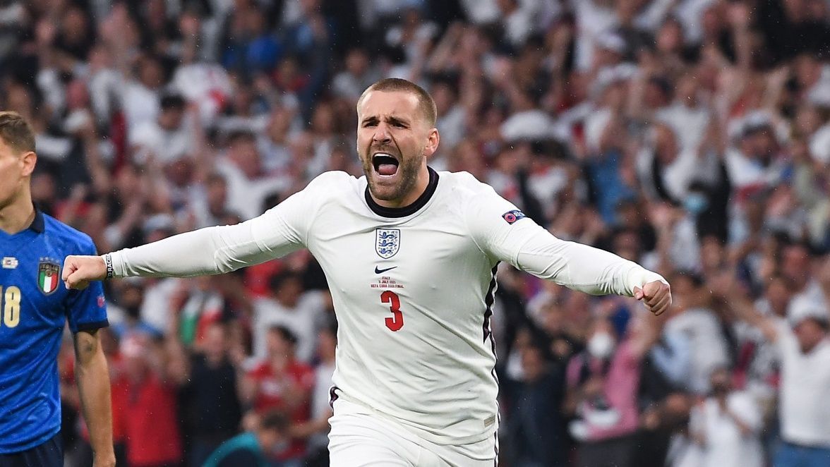 
                <strong>Luke Shaw (England)</strong><br>
                Erzielte mit einem technisch hochwertigen Volleyschuss ins kurze Eck das frühe 1:0. Bemerkenswert: Shaw leitete den Treffer tief in der eigenen Hälfte selbst ein und sprintete dann über den ganzen Platz. Ganz starke Anfangsphase, wurde dann wie die ganze englische Mannschaft schwächer. ran-Note: 2
              