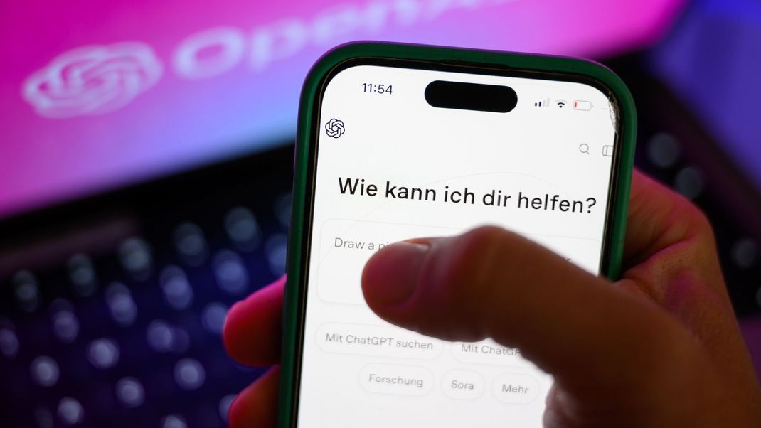 Momentan kann die Künstliche Intelligenz von OpenAI ihren Nutzer:innen nicht mehr helfen. (Archivbild)