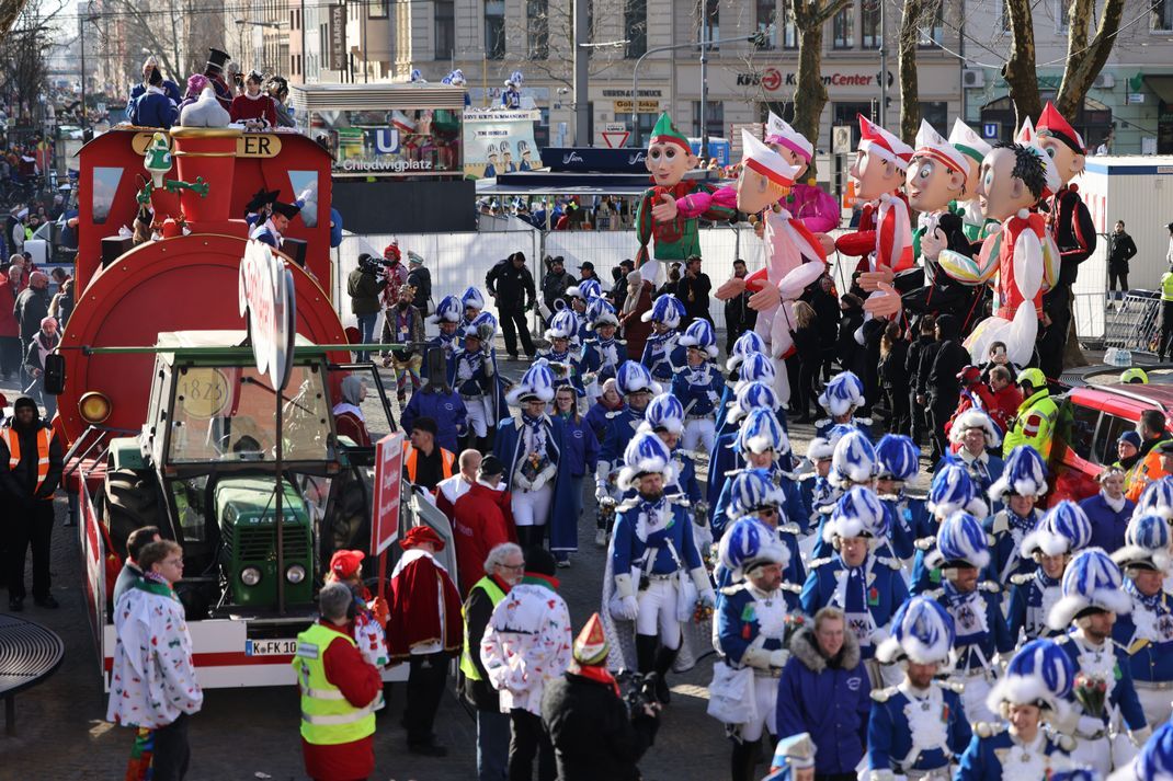 Auf dem Kölner Rosenmontagsumzug herrscht beste Stimmung.