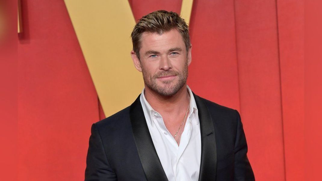 Thor-Star Chris Hemsworth bereitet sich darauf vor, in seinen Memoiren seine Erfahrungen mit seiner Alzheimer-Diagnose zu teilen.