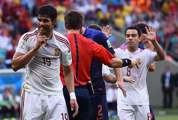
                <strong>Spanien vs. Niederlande: 1:5 - Lehrstunde in Oranje</strong><br>
                Was nach dem 1:0 passiert, ahnt keiner und sicher keiner der spanischen Spieler ...
              