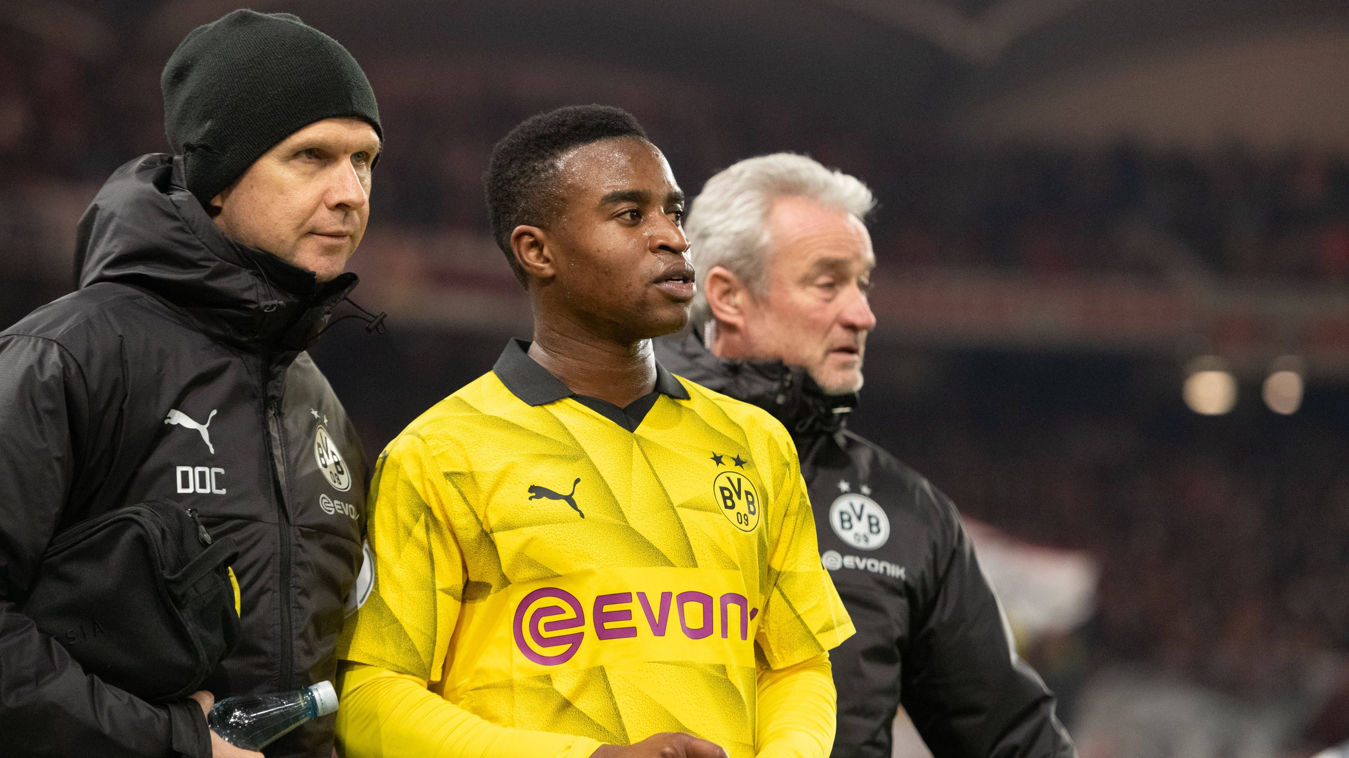 <strong>Youssoufa Moukoko (Angreifer)</strong><br>Eine Hinrunde zum Vergessen für Moukoko. Der inzwischen 19-Jährige verpasste die letzten Spiele des Jahres verletzt, zuvor kam er über Kurzeinsätze nicht hinaus. Kein einziges Mal stand er in der Liga in der Startelf. Entsprechend mager fällt seine Torquote aus, nur ein Treffer steht zu Buche. <strong><em>ran</em>-Weihnachtsnote: 5</strong>