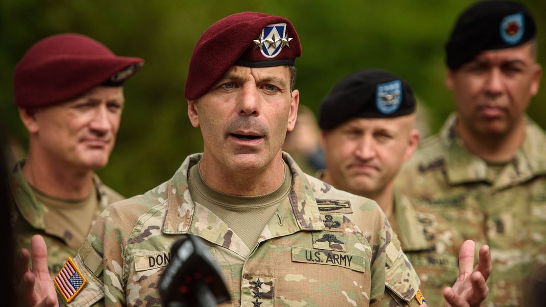 Der US-General Christopher Donahue stellt eine Stretegie zur Abschreckung gegen Russland vor.