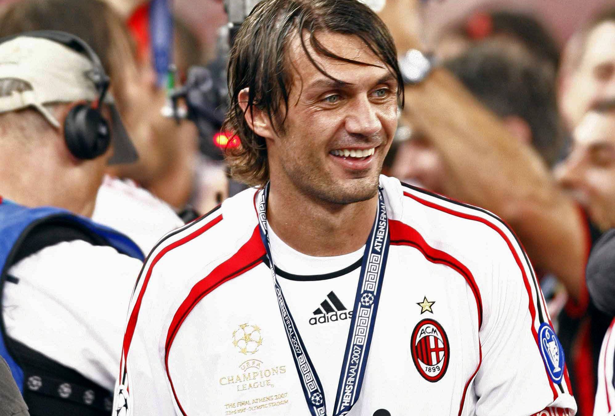 
                <strong>Paolo Maldini</strong><br>
                Ganze 647 Spiele absolvierte Paolo Maldini für den AC Mailand. In dieser Zeit stand er acht Mal im Finale der Champions League und ging drei Mal als Sieger vom Platz. Ein Rekord, den er sich mit Francisco Gento teilt. Der 1,86 Meter große Italiener spielte oft an der Seite von ...
              