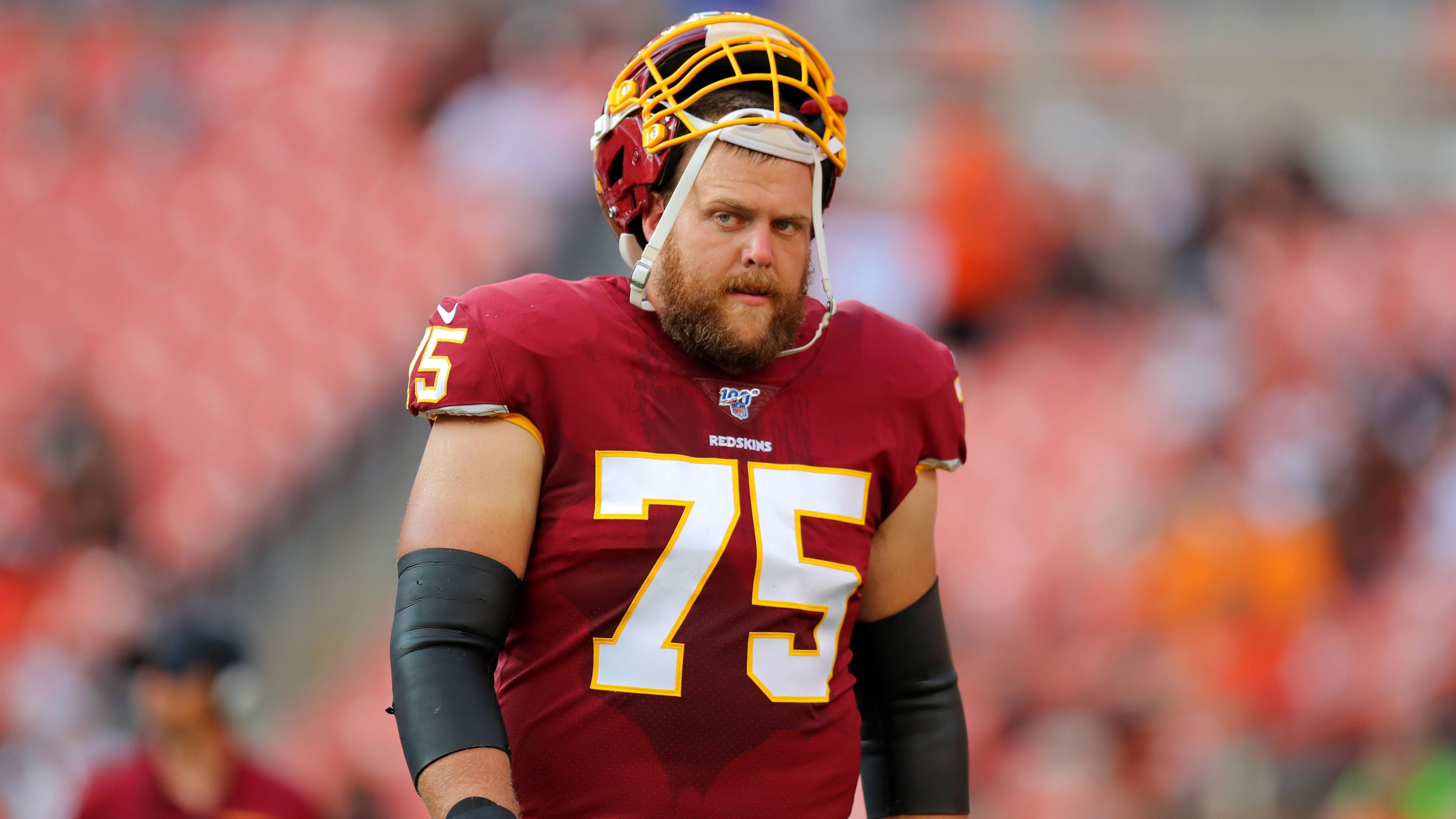 
                <strong>Brandon Scherff (Washington)</strong><br>
                Washington investierte 2015 den Nummer-5-Pick für Brandon Scherff und dieser zahlte das Vertrauen mit konstant guten Leistungen zurück. Den hohen Draftspot konnte Scherff aber streng genommen nie zu 100 Prozent rechtfertigen, in der NFL gab es in den vergangenen Jahren mindestens eine handvoll Guards, die noch stärker gespielt haben. Washington wird auch die Entwicklung von Dwayne Haskins bei einer Vertragsverlängerung im Auge behalten, etabliert sich der junge Quarterback in dieser Saison hinter Scherff, steigen auch die Chancen des Guards, in der US-Hauptstadt entlohnt zu werden. Muss Ron Rivera nächstes Jahr auf Quarterback wieder umjustieren, wird Scherff sein Geld wohl bei einer anderen Franchise kassieren.
              