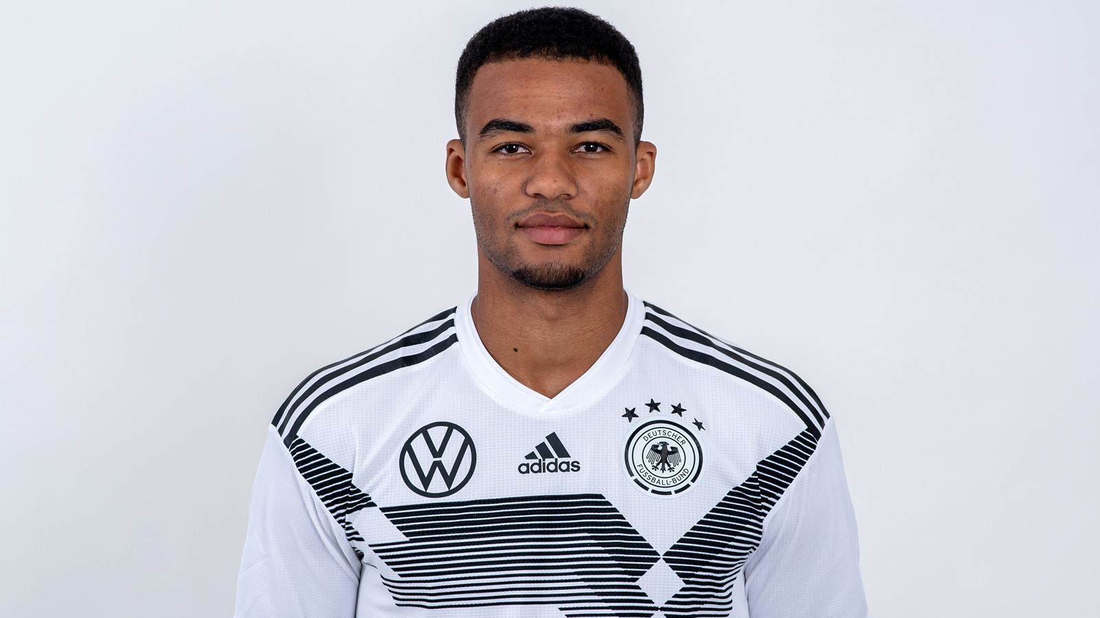 
                <strong>Jean-Manuel Mbom (Zentrales Mittelfeld, KFC Uerdingen 05)</strong><br>
                Alter: 19Spiele in der U20: -Spiele für 1. Mannschaft des Vereins: 9
              