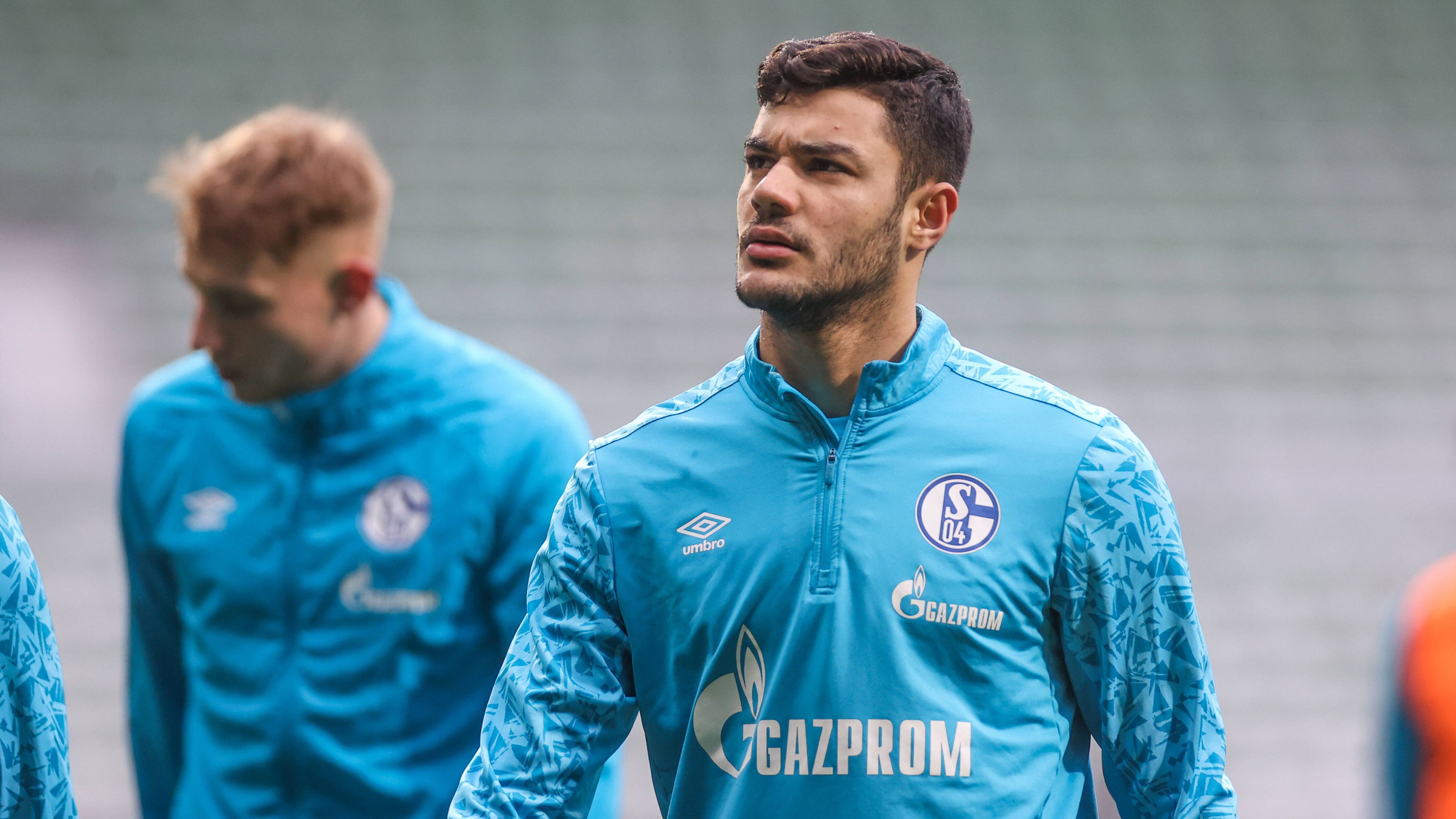 
                <strong>FC Schalke 04 (drei Spieler)</strong><br>
                &#x2022; Ozan Kabak (Türkei/noch ausgeliehen an Liverpool) - <br>&#x2022; Frederik Rönnow (Dänemark/ausgeliehen aus Frankfurt) -<br>&#x2022; Alessandro Schöpf (Österreich)<br>
              