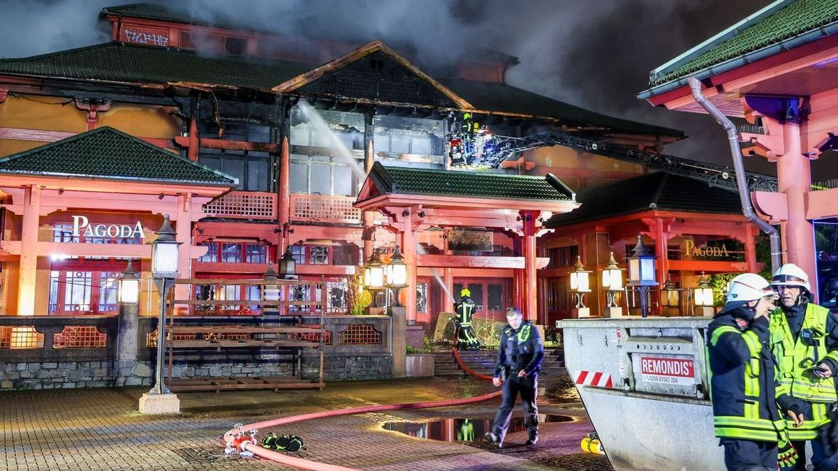 Feuer in einem Gebäude auf dem Centro-Gelände in Oberhausen