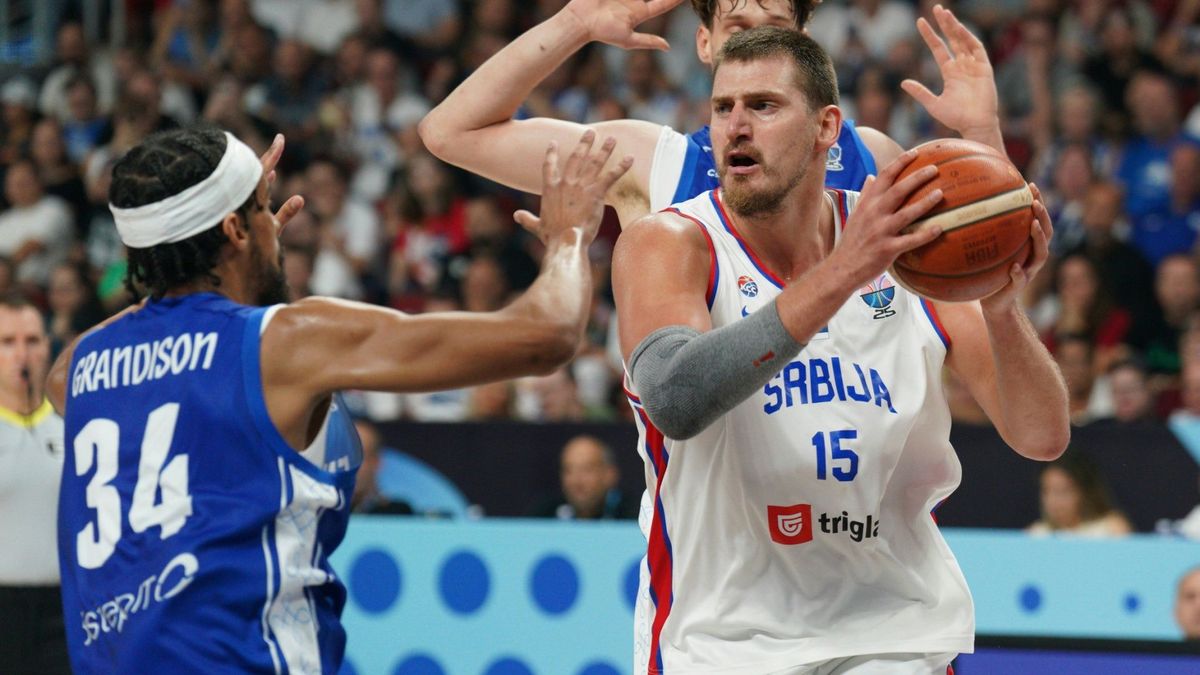 Raus: Nikola Jokic (r.)