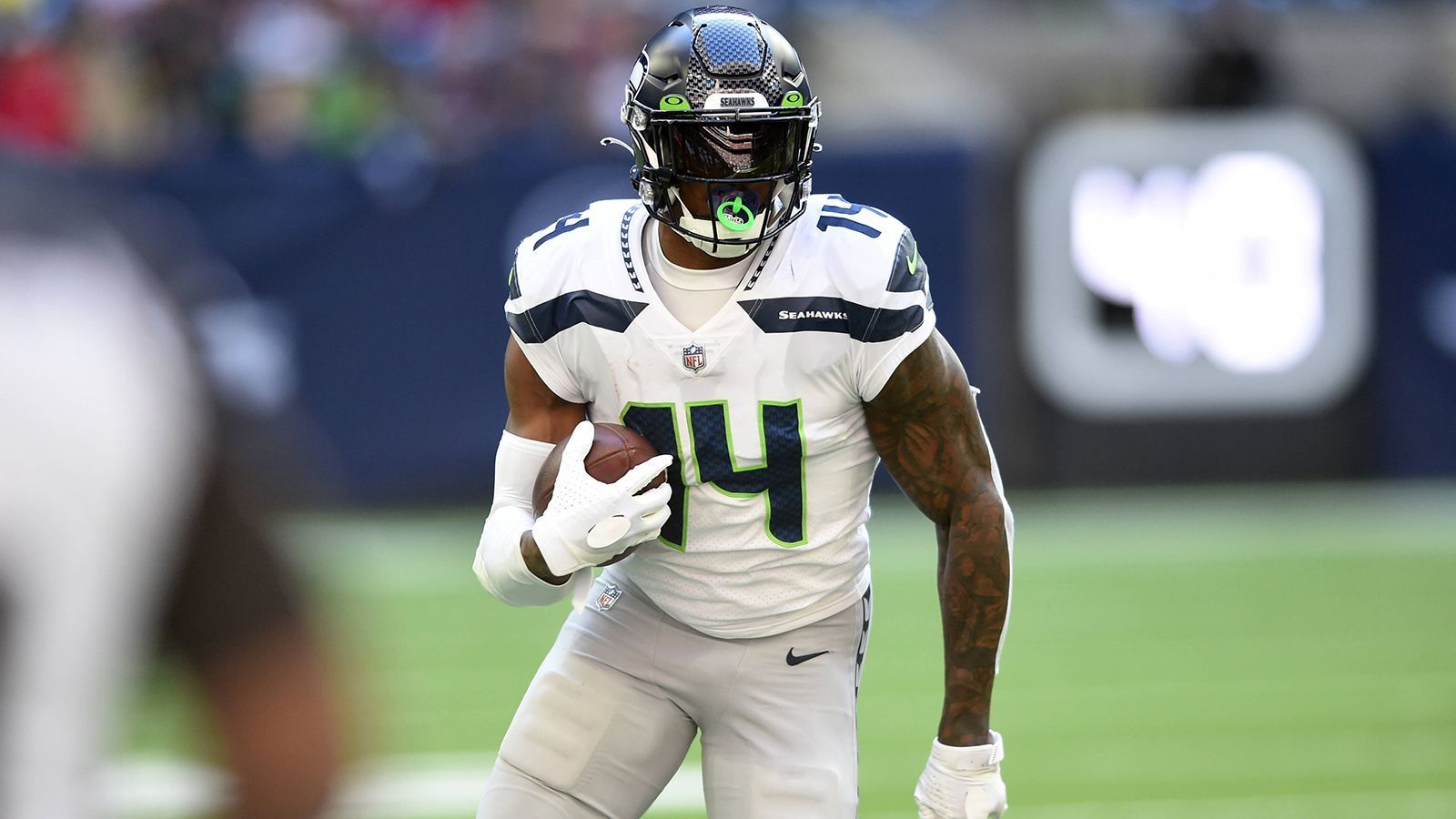 <strong>D.K. Metcalf (Wide Receiver, Pittsburgh Steelers) </strong><br>
                Als Guard spielte Terrence Metcalf sieben Spielzeiten in der höchsten Football-Liga. Sein Sohn D.K. Metcalf kam durch den Draft 2019 zu den Seattle Seahawks, in der kommenden Spielzeit läuft er für die Pittsburgh Steelers auf.