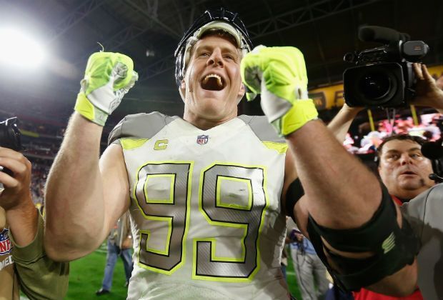 
                <strong>4. J.J. Watt (27.9 Millionen)</strong><br>
                Oh yes! J.J. Watt kann sich über Platz vier freuen. Der Defensive End gehört zu den bestbezahltesten Defensive-Spielern aller Zeiten. Kein Wunder, denn neben 7 Millionen Dollar Werbeeinnahmen streicht er 20.9 Millionen Dollar jährlich an Gehalt ein.
              