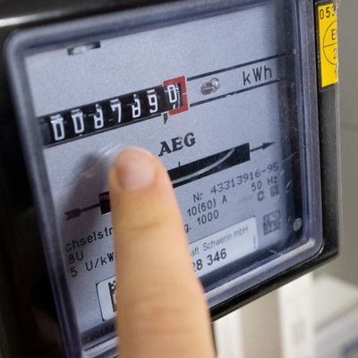 Millionen Haushalte in Deutschland zahlen aus Bequemlichkeit oder Unwissen zu viel für Strom und Gas. 