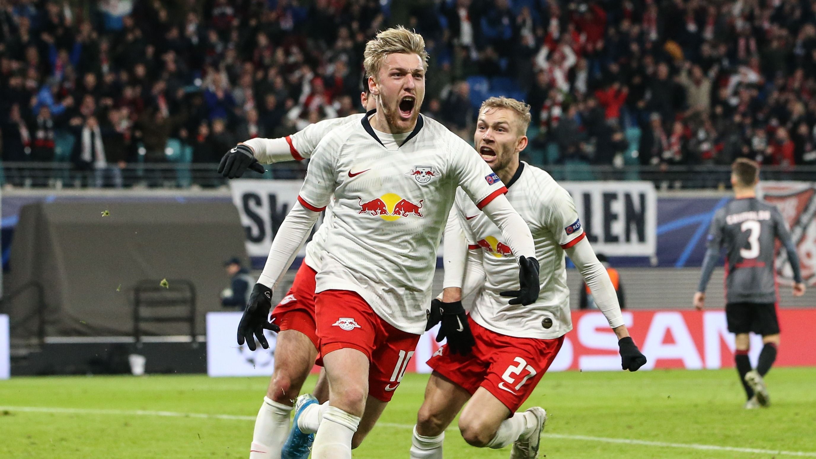 
                <strong>RB Leipzig</strong><br>
                Bereits nach fünf Spieltagen hatten sich die Nagelsmänner für die K.o-Phase der Königsklasse qualifiziert. Das Spiel gegen Benfica Lissabon war nichts für schwache Nerven. Emil Forsberg verkürzte in der 90. Minute auf 1:2 und köpfte in der sechsten Minute der Nachspielzeit das 2:2. Dieser Punkt reicht RB fürs Achtelfinale.
              