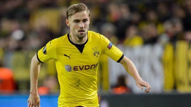 
                <strong>Marcel Schmelzer</strong><br>
                Marcel Schmelzer: Nicht so stark wie in den vergangenen Wochen. Zeigt ungewohnte Schwächen in den Zweikämpfen. Immer wieder kommt Liverpool über seine Seite durch. Findet auch im Angriffsspiel nahezu nicht statt. ran-Note: 5.
              