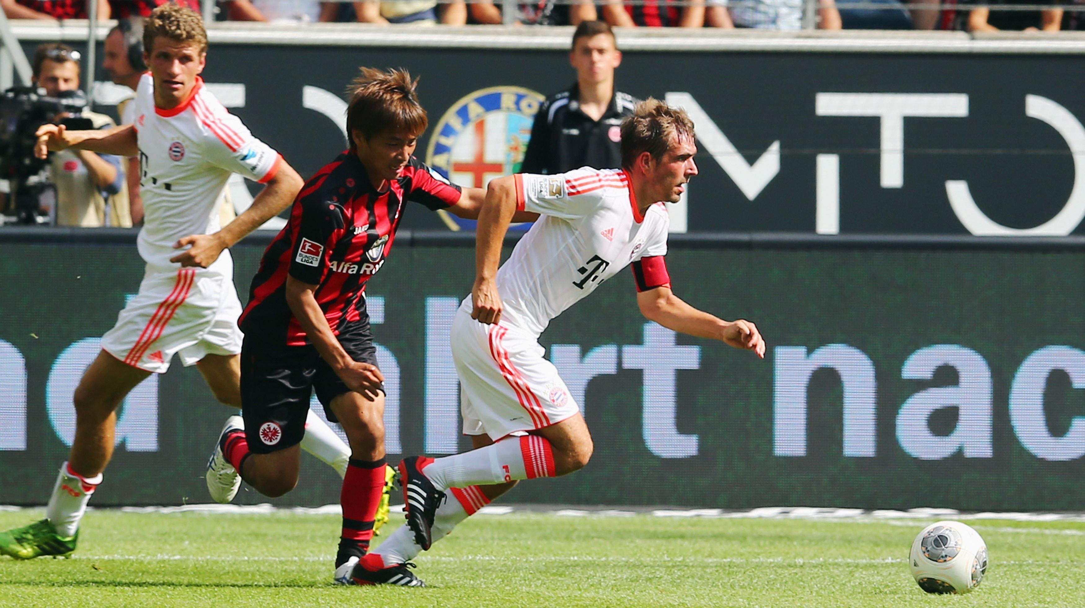 
                <strong>Eintracht Frankfurt - FC Bayern 0:1</strong><br>
                Mit einer deutlichen Leistungssteigerung zur Vorwoche (1:6 bei Hertha) präsentierte sich die Eintracht gegen München, schossen sogar ein reguläres, aber nicht anerkanntes Tor. Bayern siegt letztendlich verdient, aber glanzlos mit 1:0. 
              