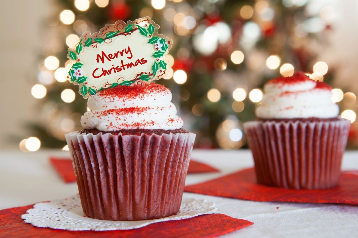 Weihnachtsessen_2015_10_30_Weihnachts-Cupcakes_Schmuckbild_fotolia_JJAVA