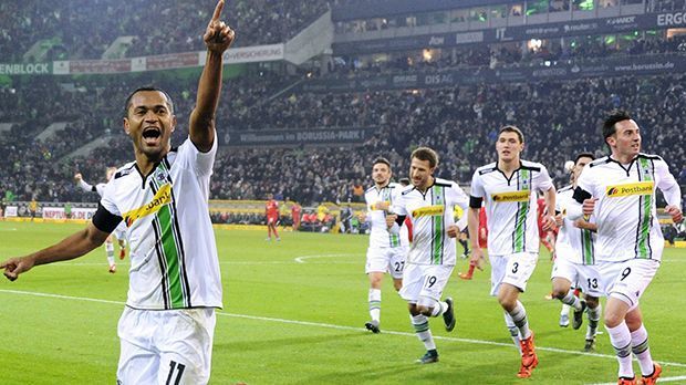 
                <strong>Ersatzbank: Raffael (30, Gladbach)</strong><br>
                Ersatzbank: Raffael (30, Gladbach): Lars Stindl und Raffael sind derzeit mit zusammen zwölf Toren das Traumduo der Fohlen. Seit dem Trainerwechsel dreht der 30-Jährige so richtig auf. Sieben Tore in sechs Hinrundenspielen, der nächste Treffer folgte am Wochenende gegen Borussia Dortmund. Laut "Bild" will Gladbach seinen Torjäger bis zu seinem Karriereende halten.
              