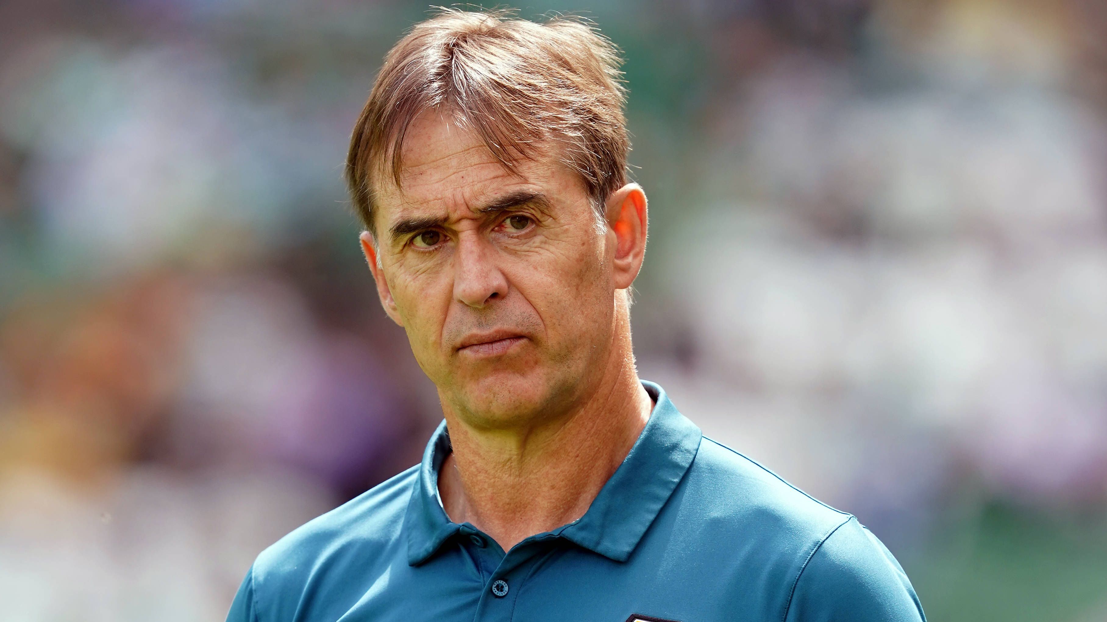 <strong>Julen Lopetegui </strong><br>Die Karrierestationen von Julen Lopetegui können sich sehen lassen: Real Madrid, spanische Nationalmannschaft, FC Porto und FC Sevilla. Mit den Andalusiern, wo er etwas mehr als drei jahre blieb, holte er die Europa League. Zuletzt war der Spanier bis August in Wolverhampton tätig, im Anschluss wurde er unter anderem mit der Saudi Pro League in Verbindung gebracht.