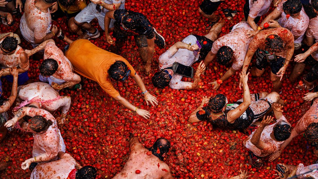 Tausende nehmen jährlich an der spanischen Tomatenschlacht teil. (Archivbild)