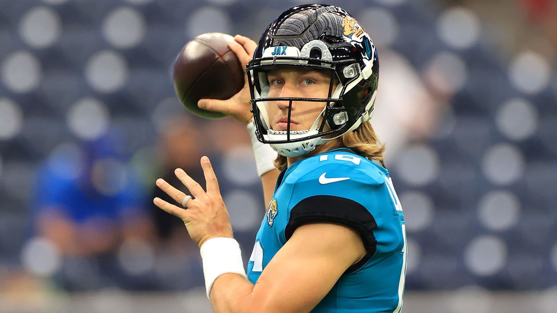 
                <strong>Trevor Lawrence (Jacksonville Jaguars)</strong><br>
                Handgröße: 10 Inches (25,4 cm)
              