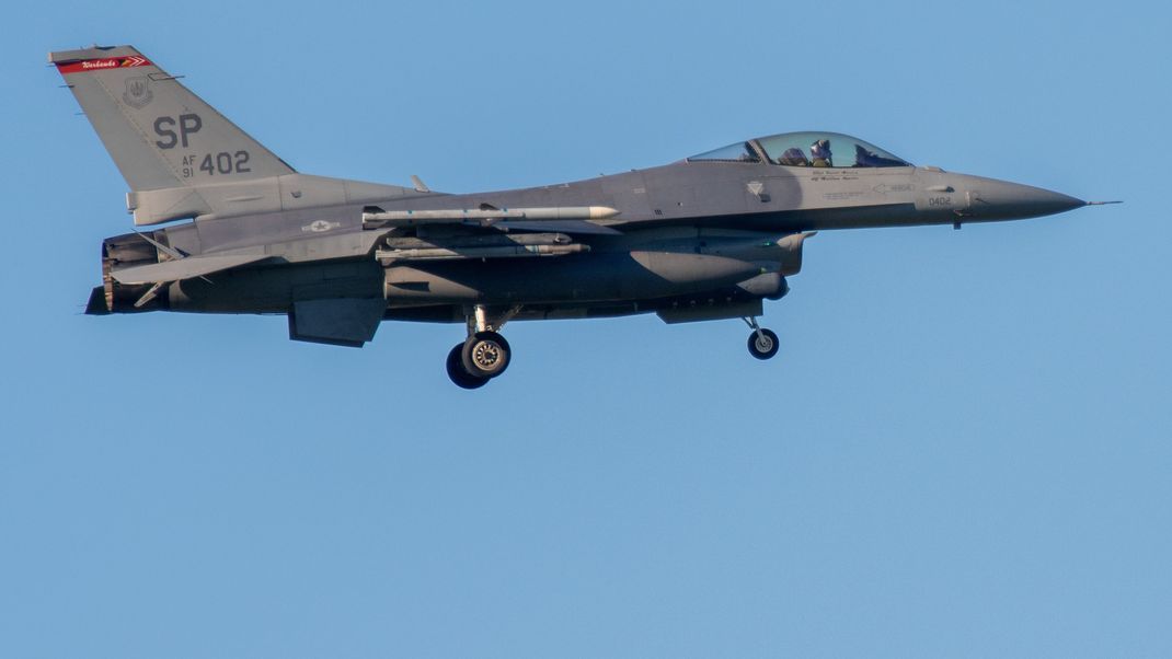 F-16 