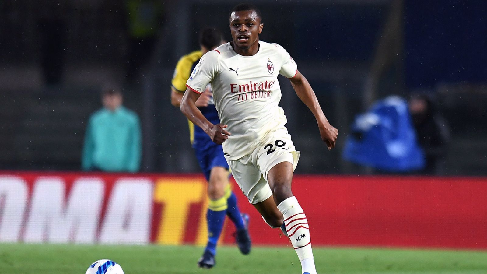 
                <strong>Pierre Kalulu (Frankreich/AC Mailand)</strong><br>
                &#x2022; Marktwert: 28 Millionen Euro<br>&#x2022; Alter: 22 Jahre<br>&#x2022; Position: Innenverteidiger<br>
              