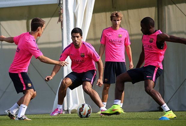 
                <strong>Erstes Suarez-Training in Barcelona</strong><br>
                Ein Hingucker sind übrigens auch die neuen Trainingstrikots des FC Barcelona. Über Geschmack kann man bekanntlich streiten ...
              