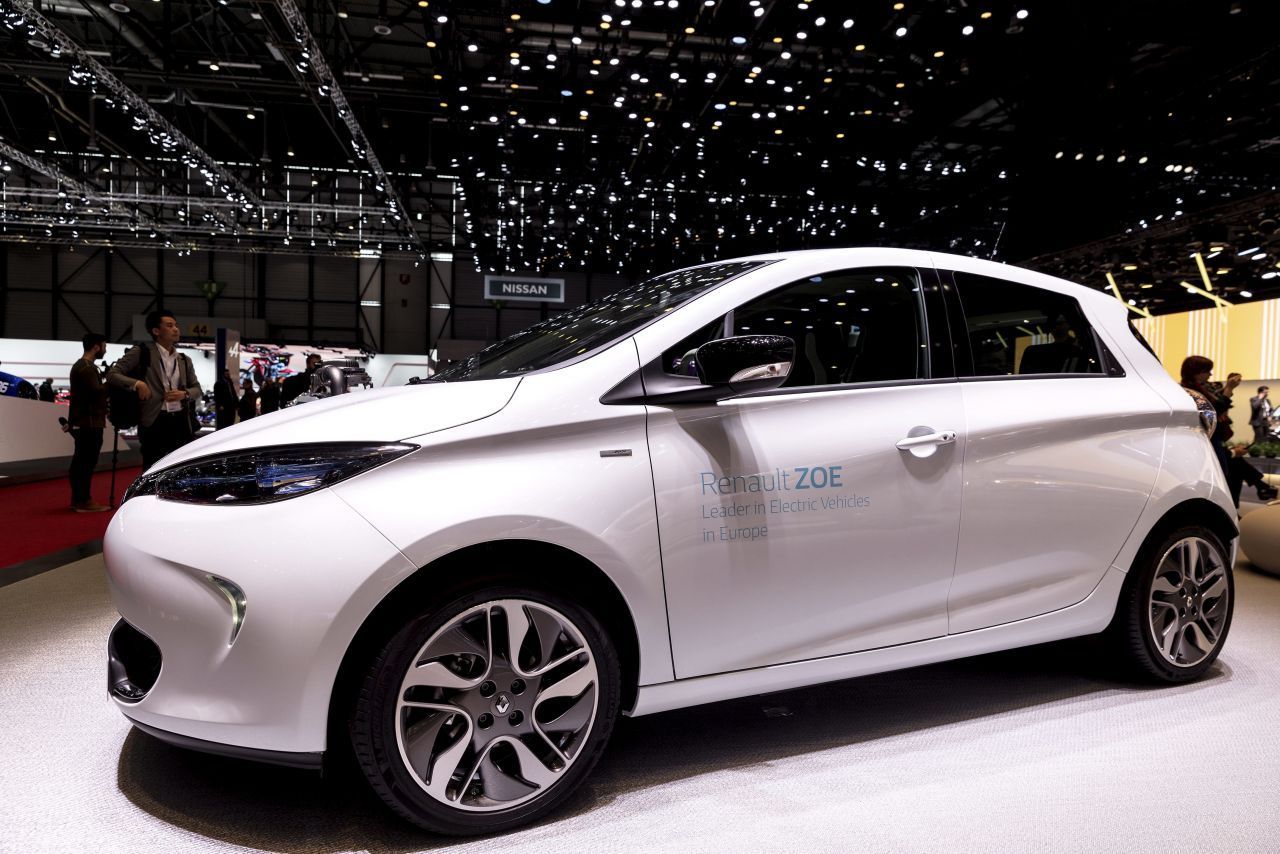 Der kompakte Renault Zoe wird bereits seit Ende 2012 produziert. Er kostet knapp über 20.000 Euro und ist eins der meistverkauften Elektroautos in Europa.