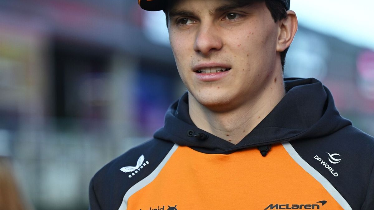 McLaren-Fahrer Oscar Piastri im Formel-1-Fahrerlager