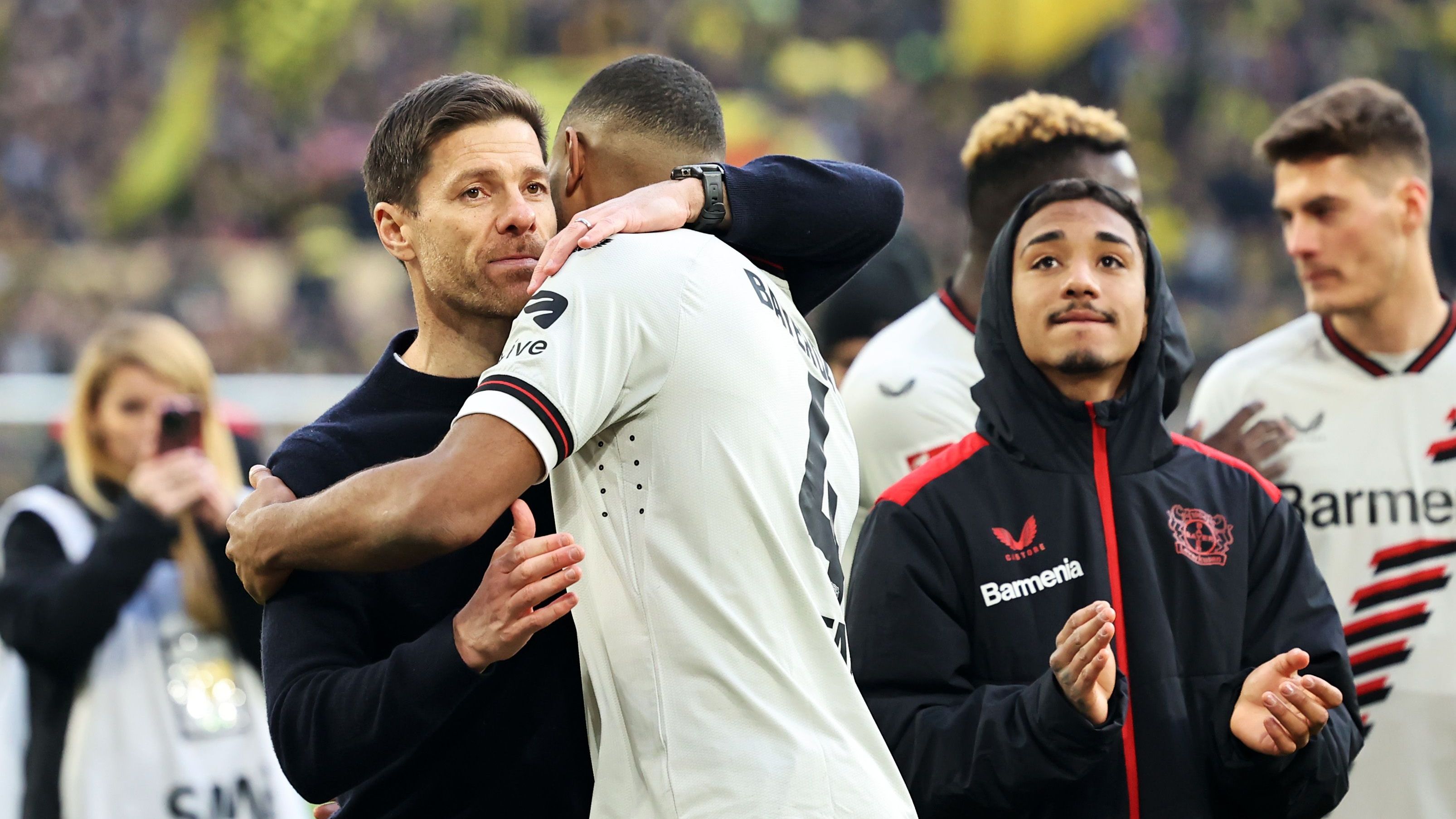 <strong>Bayer Leverkusen (Deutschland)</strong><br>Was für ein Durchmarsch zum Titel! Xabi Alonsos Leverkusener durften schon am 29. Spieltag die deutsche Meisterschaft feiern. Nach einem 5:0-Kantersieg gegen Werder Bremen war der erste Meistertitel der Vereinsgeschichte in trockenen Tüchern. Bis zur Titelentscheidung blieb die "Werkself" in der Saison 2023/2024 wettbewerbsübergreifend ungeschlagen und so ...