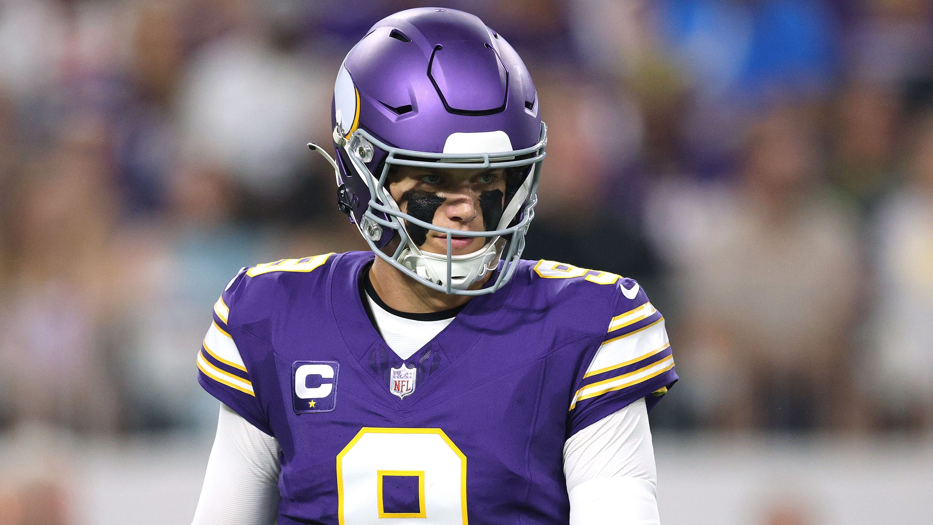 <strong>J.J. McCarthy (Minnesota Vikings)</strong><br>Auch Quarterback J.J. McCarthy könnte am 7. Spieltag wieder spielfähig sein. Nach seiner Knöchelverletzung trainierte auch er wieder eingeschränkt mit. "Ich würde am liebsten auch spielen, wenn mir der Knöchel abgehackt worden wäre. Aber ich muss schlau sein." Backup Carson Wentz ist nach seiner Schulterverletzung im Übrigen wieder voll belastbar.