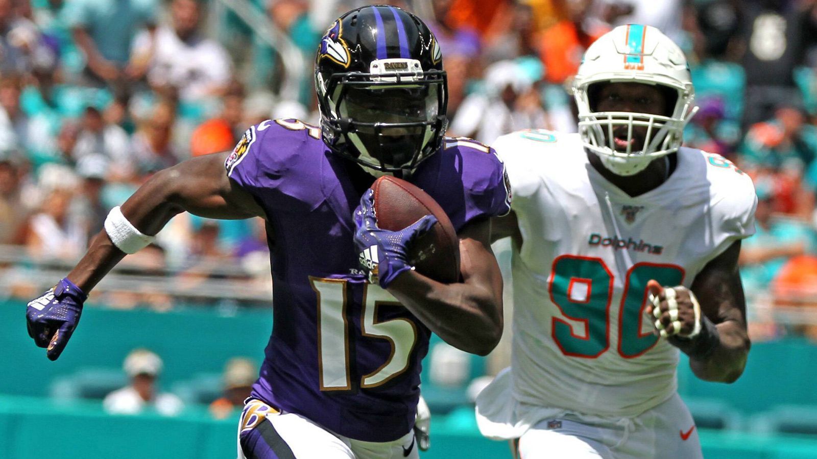 
                <strong>Passing Offense: Baltimore Ravens</strong><br>
                Die Defense der Miami Dolphins war am Sonntag nicht zu beneiden. Baltimores Quarterback Jackson harmonierte mit seinen Receivern um Marquise "Hollywood" Brown und Tight End Mark Andrews wie er wollte und zauberte 379 Yards und sechs Touchdowns aufs Board.Gesamtpunktzahl: 51
              