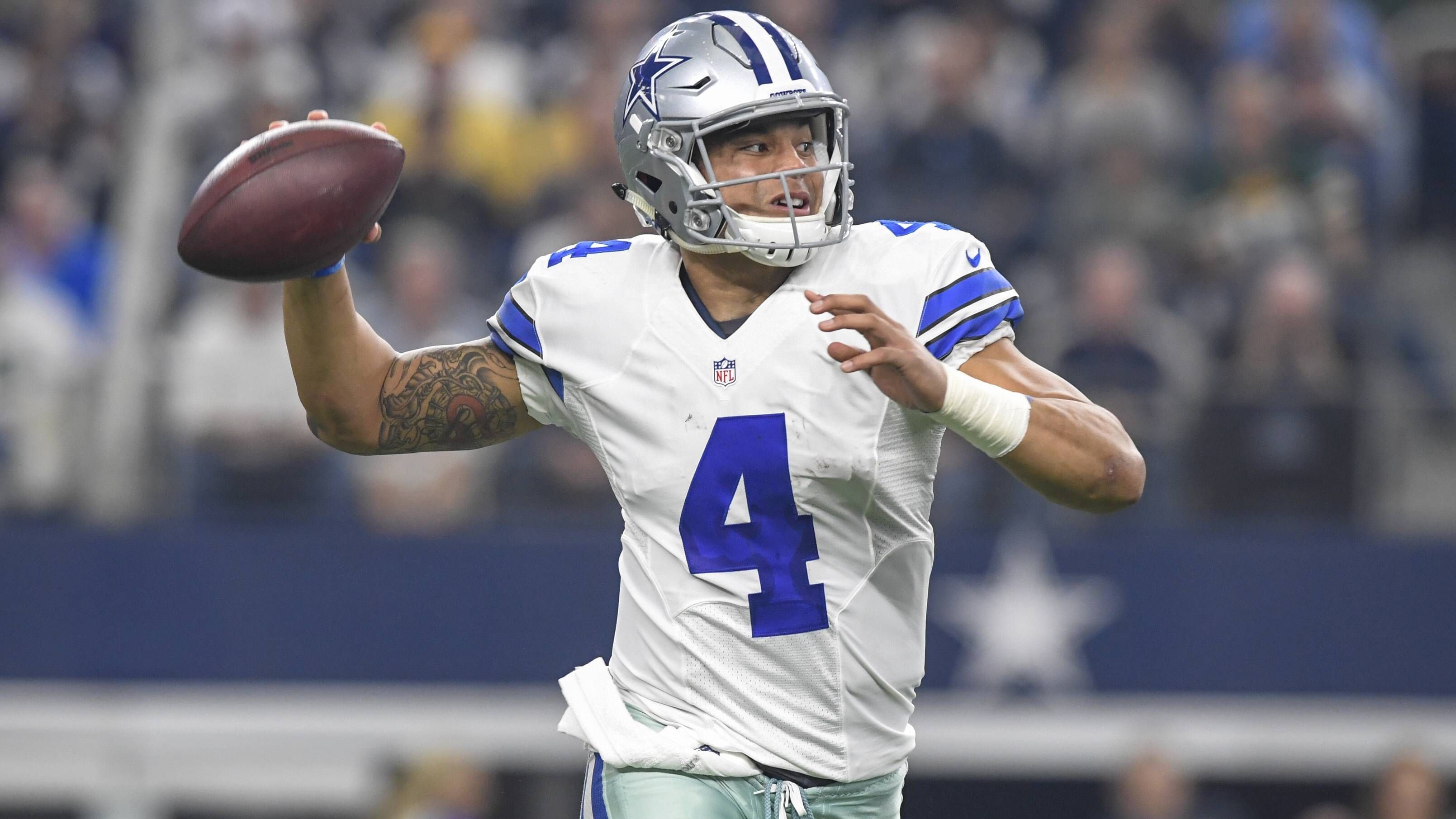 <strong>Dak Prescott (Dallas Cowboys) - 2016</strong><br>Durch die Verletzung von Tony Romo musste Dak Prescott in Woche eins 2016&nbsp; starten. Auch wenn das Spiel verloren ging, ziegte er eine überraschend starke Saison, führte die Cowboys in die Playoffs und wurde Offense Rookie of the Year. Bis heute ist Prescott der Starter bei "Americas Team".