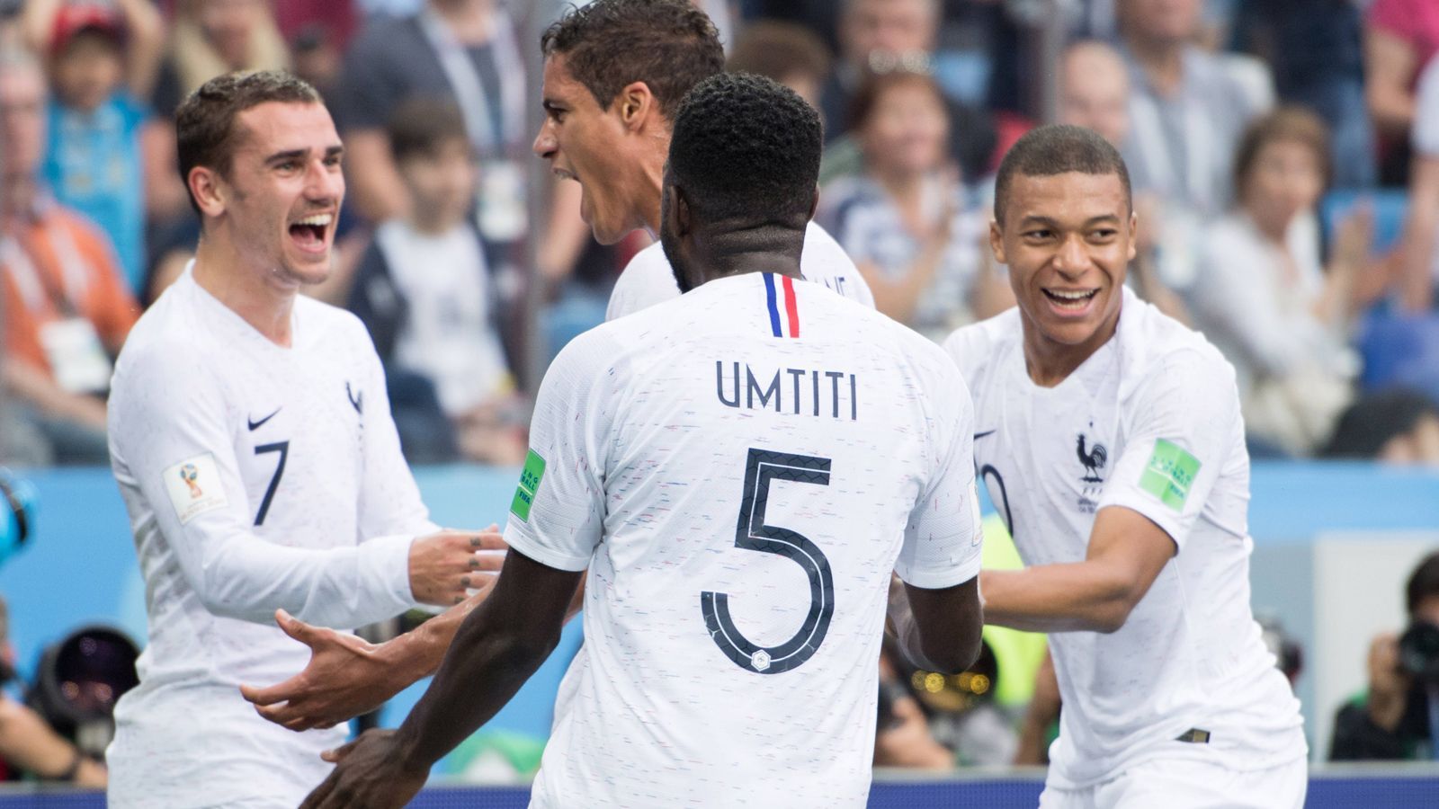 
                <strong>3. Frankreich</strong><br>
                Kylian Mbappe, Antoine Griezmann, Samuel Umtiti, Paul Pogba, Raphael Varane, Hugo Loris – die französische Nationalmannschaft beinhaltet eine Ansammlung von Superstars. Mit dem 4:3 gegen Argentinien im Achtelfinale lieferten sie das vermutlich spektakulärste Spiel dieser Weltmeisterschaft ab. Nun steht Frankreich erstmals seit 2006 wieder in einem WM-Halbfinale. Die Franzosen haben in jeder Hinsicht eine absolute Top-Mannschaft. Das alleine garantiert allerdings noch keinen WM-Sieg. In Belgien wartet im Halbfinale der bislang stärkste Gegner.  
              