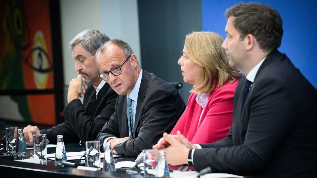 Von links: CSU-Chef Söder, Bundeskanzler Merz, SPD-Vorsitzende Bas und SPD-Chef Klingbeil beim Koalitionstreffen in Berlin.