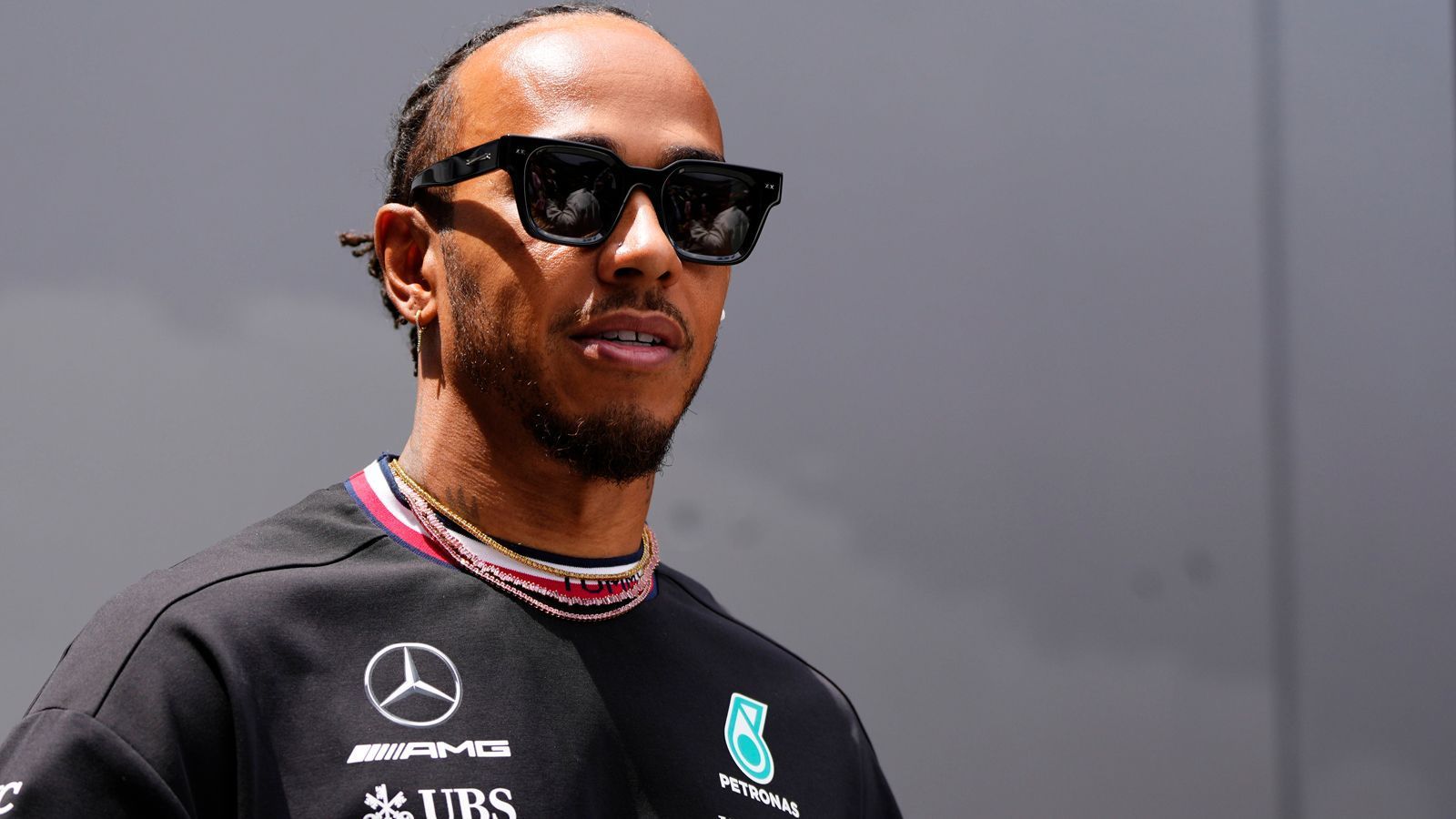 
                <strong>Platz 2: Lewis Hamilton (Mercedes)</strong><br>
                Gesamt: 92&#x2022; Erfahrung: 97<br>&#x2022; Renngeschick: 94<br>&#x2022; Wahrnehmung: 94<br>&#x2022; Tempo: 90<br>
              