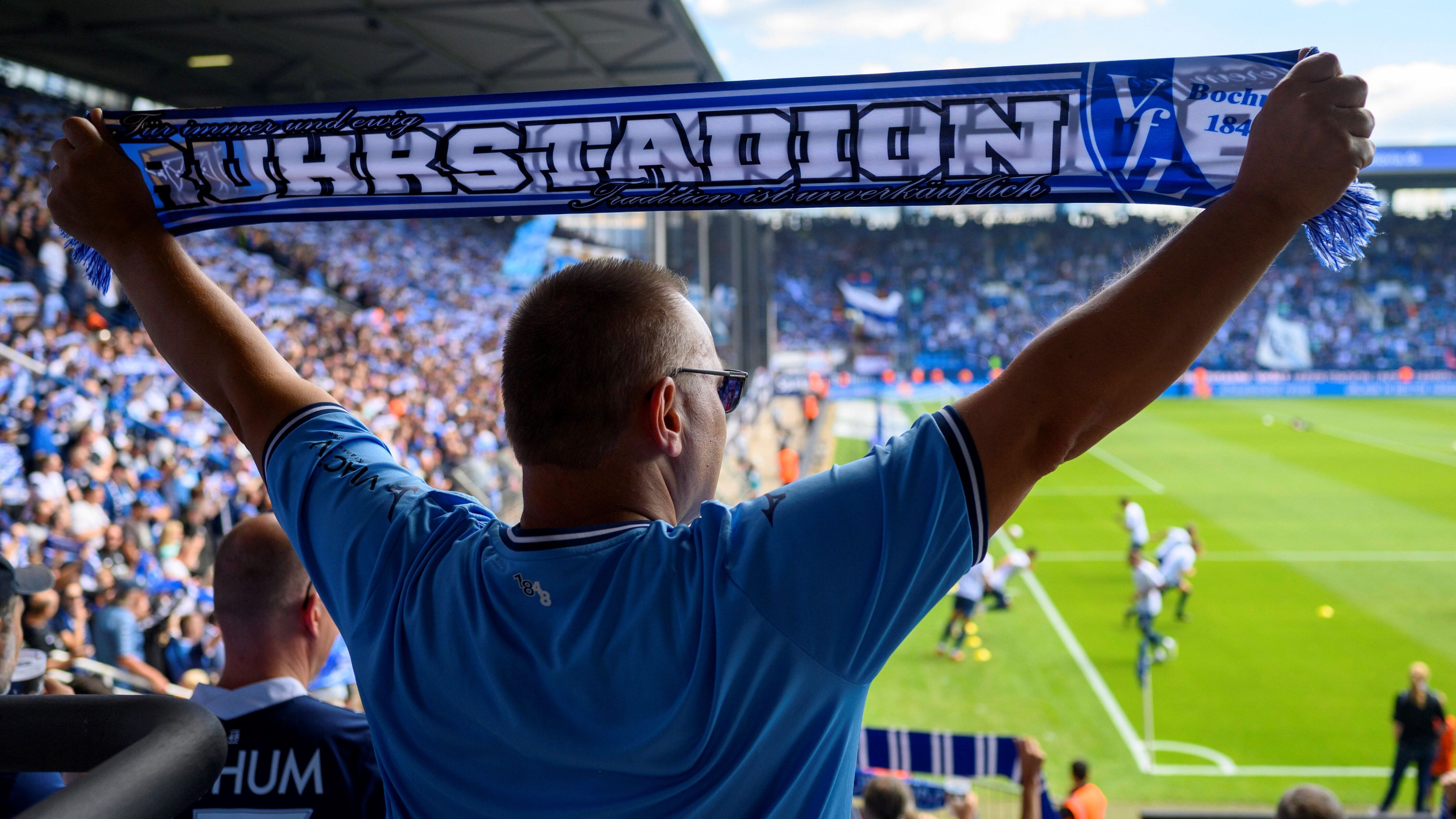 
                <strong>VfL Bochum</strong><br>
                Der Bochumer Fußballklub musste sich schon mal als graue Maus der Liga verunglimpfen lassen. Ein hartes Urteil, aber zugegeben: das spannendste Image haben die Bochumer nicht. Als Ruhrpott Raiders könnte sich das vielleicht ändern.  
              