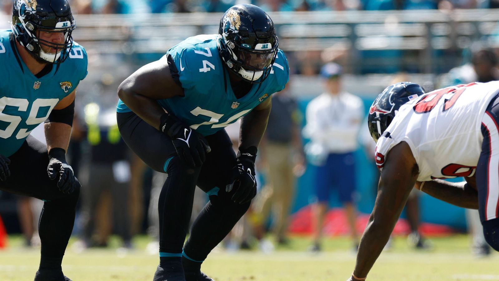 <strong>Ranking: Die Strafgelder der NFL-Teams</strong><br>Cam Robinson von den Jacksonville Jaguars musste die bislang größten Gehalts-Einbußen der NFL-Saison 2023 einnehmen. Weil er gegen die Richtlinien der Liga zu leistungssteigernden Medikamenten verstoßen hatte, wurde er für vier Spiele gesperrt. Die 3.843.137 US-Dollar, die er in dieser Zeit verdient hätte, zahlte das Team für einen guten Zweck an die Professional Athletes Foundation.