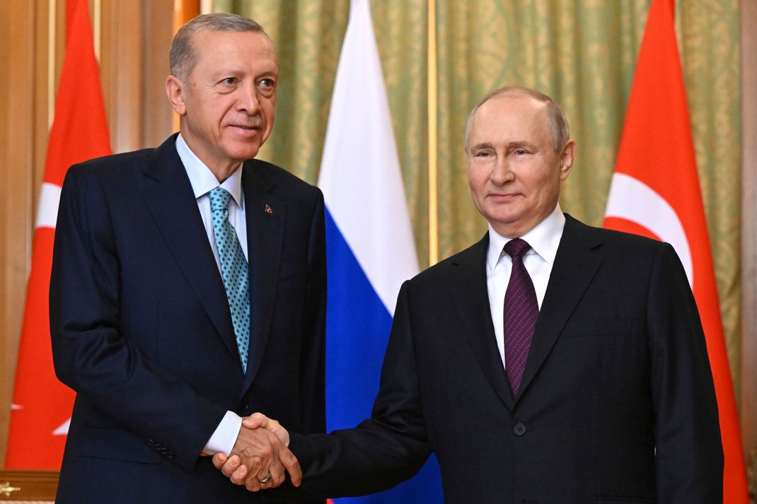 Wladimir Putin (rechts) hat seinen türkischen Amtskollegen Recep Tayyip Erdogan angerufen.