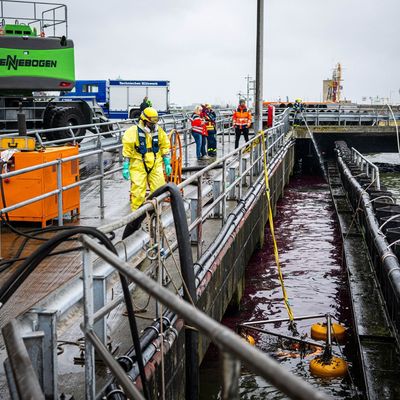 Schiffsunfall im Hafen Cuxhaven