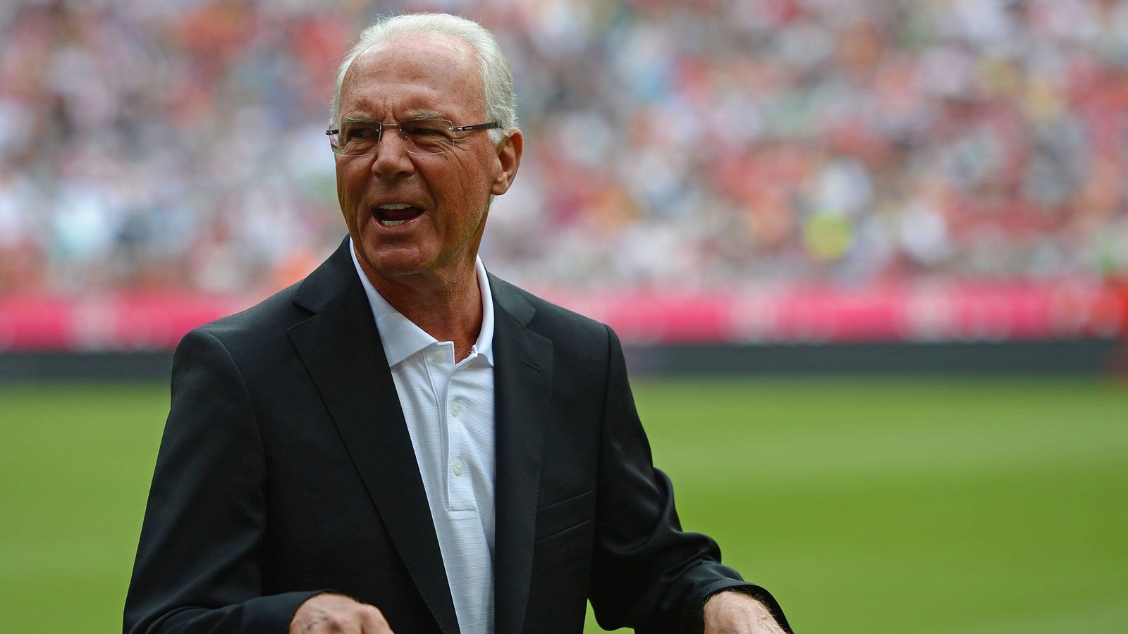 
                <strong>4. November 2013</strong><br>
                Franz Beckenbauer sorgt mit einer verharmlosenden Aussage für Aufsehen: "Ich habe noch keinen einzigen Sklaven in Katar gesehen."
              