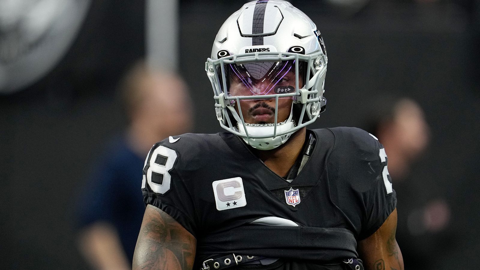 
                <strong>6. Las Vegas Raiders</strong><br>
                Josh Jacobs überragte vergangene Saison. Ameer Abdullah und Brandon Bolden sind wie Zamir White gute Ersatzspieler, die vor allem noch einen anderen Spielertypus als Jacobs verkörpern. Das gibt den Raiders Möglichkeiten. Viel Tiefe und eine starke 1. Das macht Platz sechs.RB1: Jacobs, Josh - RB2: Abdullah, Ameer - RB3: Bolden, BrandonWeitere RBs: White, Zamir - Brown, Brittain - Walter, Austin - McCormick, Sincere
              